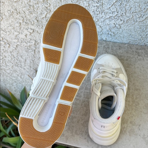 On Cloud The Roger Clubhouse Running White Sneakers Mid-High Top Shoes Retro